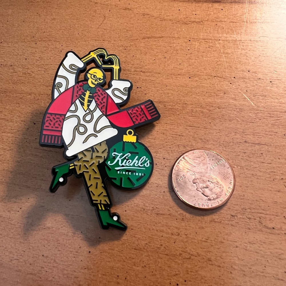 Kiehls Gift Bundle: Collectible Enamel Pin with a Reusable Gift Tote Bag